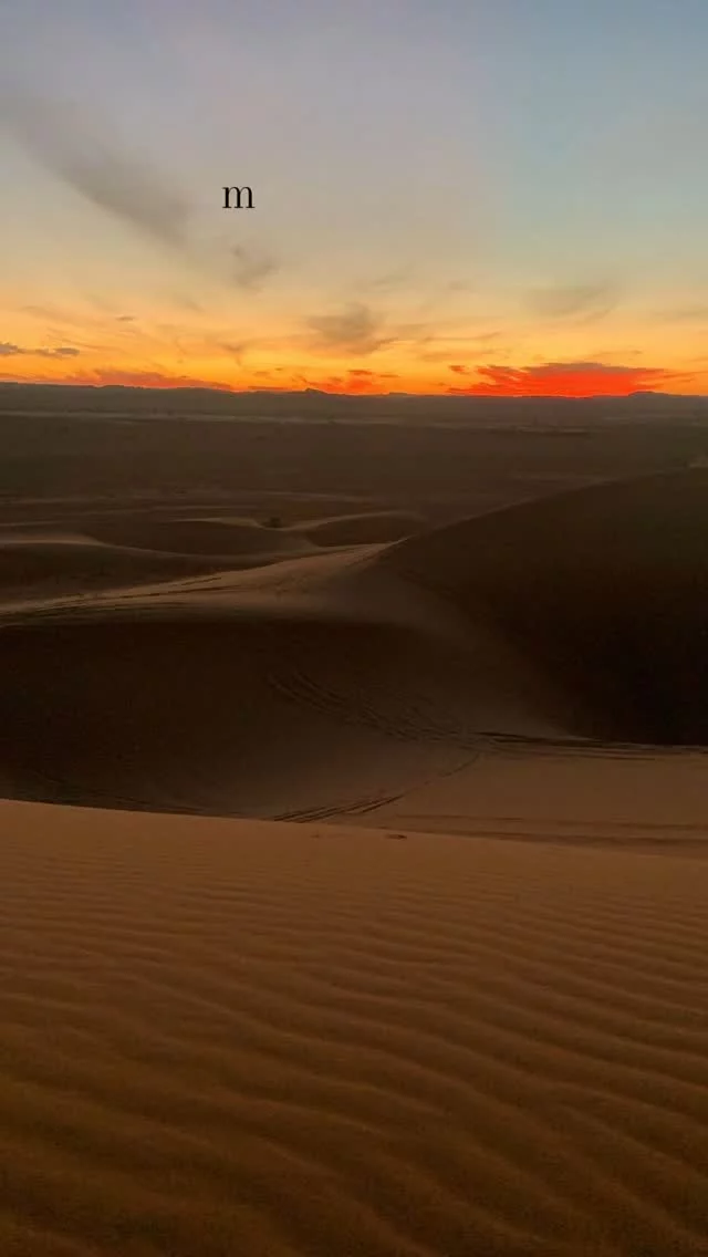 @marocco.tours 

E poi il deserto quando il sole viene su, non 
riuscivo a dire dove finiva il cielo e cominciava 
la terra, era bellissimo.
(film Forrest Gump)

#marocco 
#merzouga 
#desertodelsahara
#tourdamarrakech 
#desertodelmarocco 
#viagginmarocco
#avventura 
#travelphotography 
#travelmoroccotour