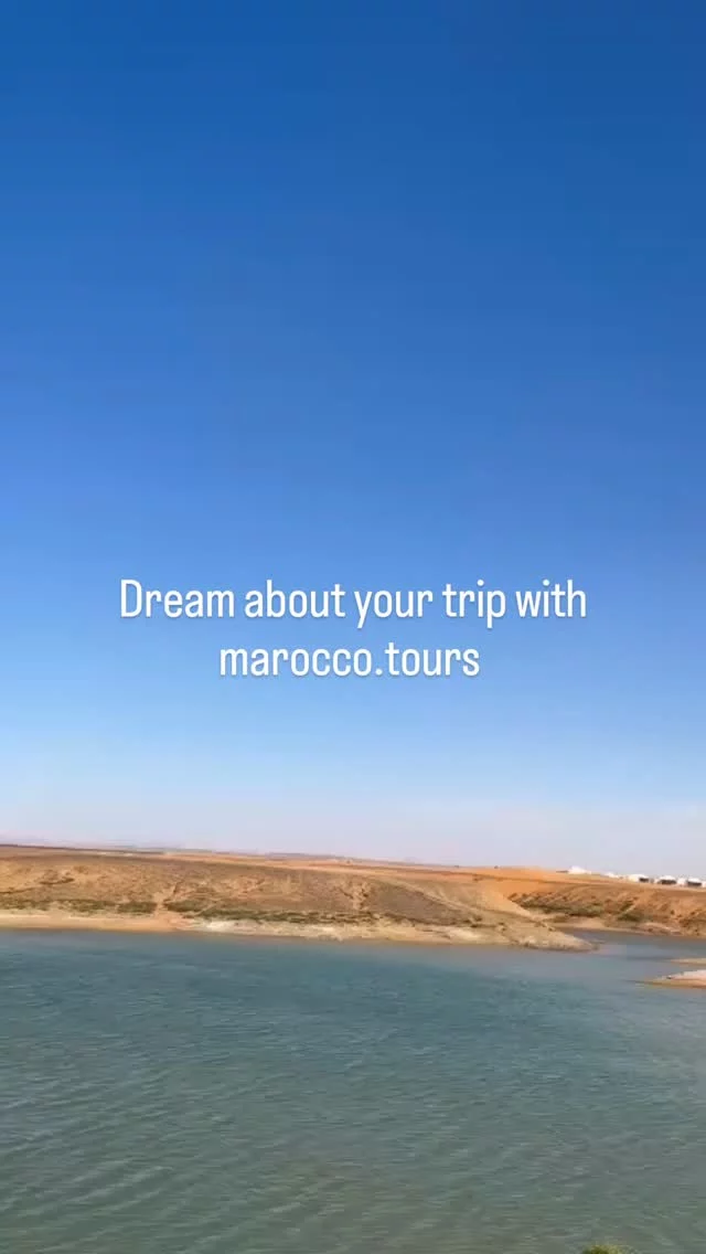 ☀️ Sognando ad occhi aperti tra deserti e oasi! 

Quale paesaggio ti fa battere il cuore? 💖

Fateci sapere nei commenti! 

@marocco.tours

#NaturaleBellezza #SogniEstivi #Avventure #storybeat #sbcaptions #travel #travelphotography #instatravel #marocco #maroccotours